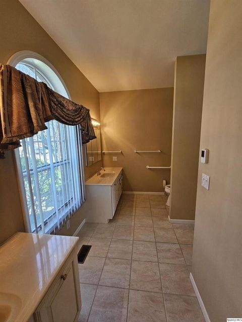 Tiny photo for 128 Knollwood, Quincy, IL 62301 (MLS # 12617996)