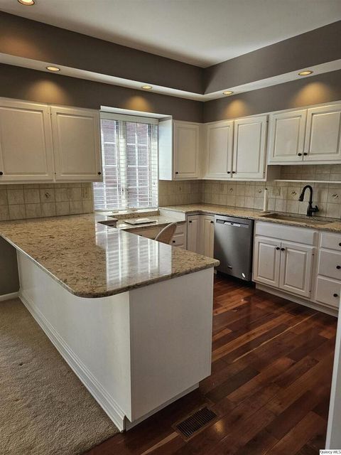 Tiny photo for 128 Knollwood, Quincy, IL 62301 (MLS # 12617996)