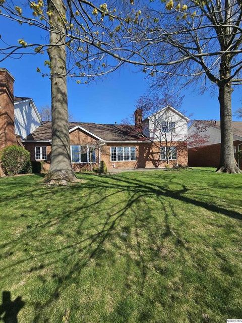 Tiny photo for 128 Knollwood, Quincy, IL 62301 (MLS # 12617996)