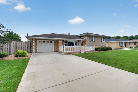 Tiny photo for 1817 Root Street, Crest Hill, IL 60403 (MLS # 12733384)