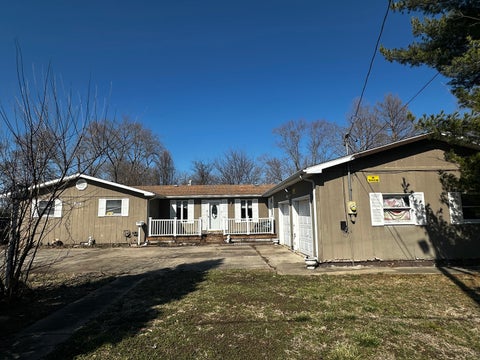 Tiny photo for 805 W Helen Avenue, Christopher, IL 62822 (MLS # 12578473)