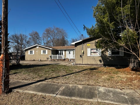 Tiny photo for 805 W Helen Avenue, Christopher, IL 62822 (MLS # 12578473)