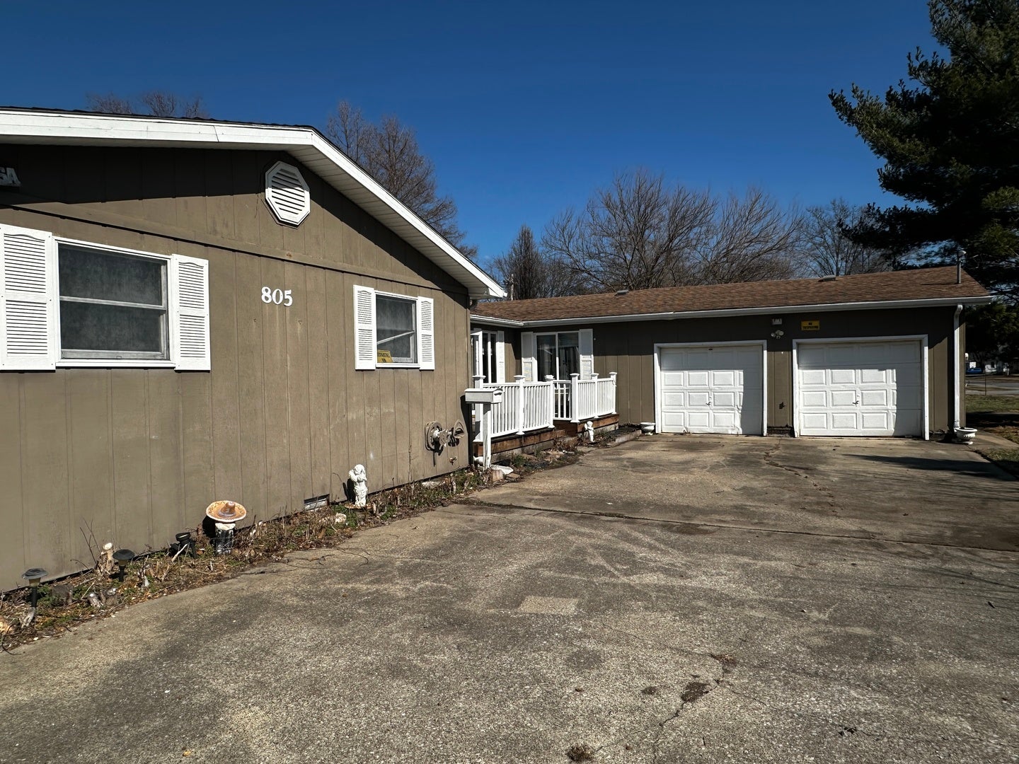 805 W Helen Avenue