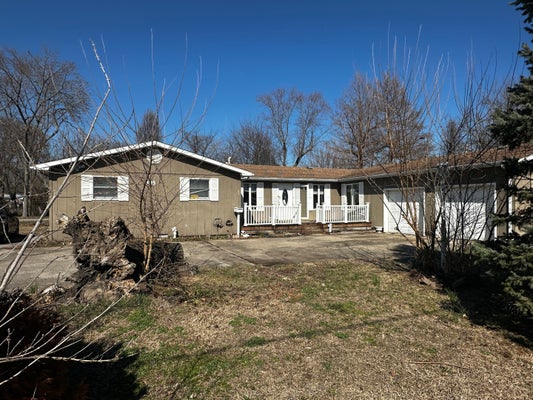 805 W HELEN AVE, CHRISTOPHER, IL 62822 - Image d8d0bde0e61b6f7fbbb78572ef16c56b/4054489239