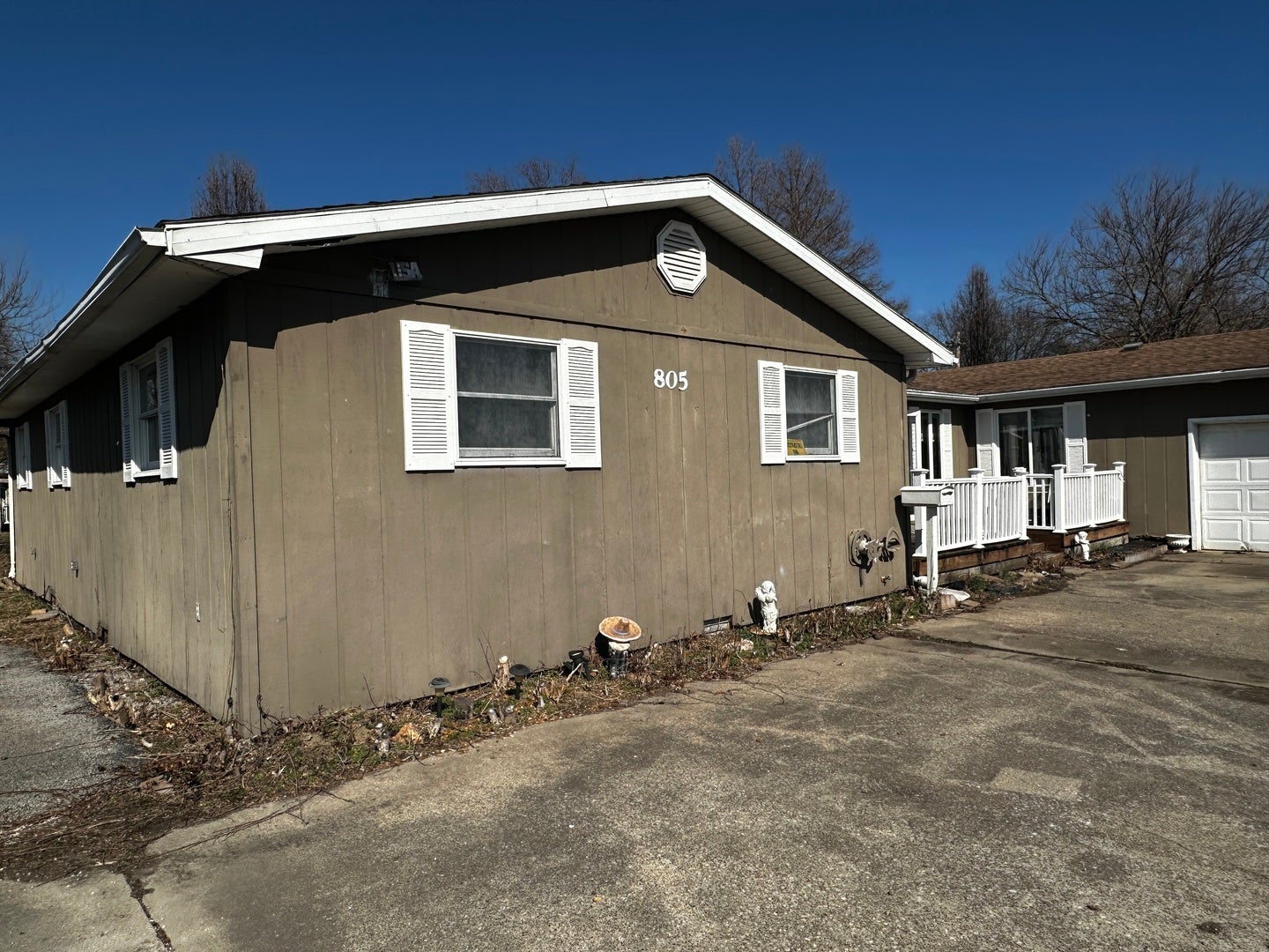805 W Helen Avenue