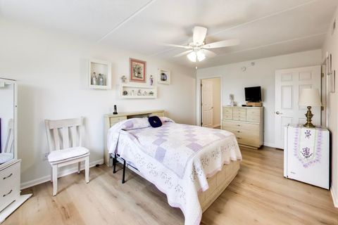 Tiny photo for 6807 N Milwaukee Avenue #507, Niles, IL 60714 (MLS # 12692003)