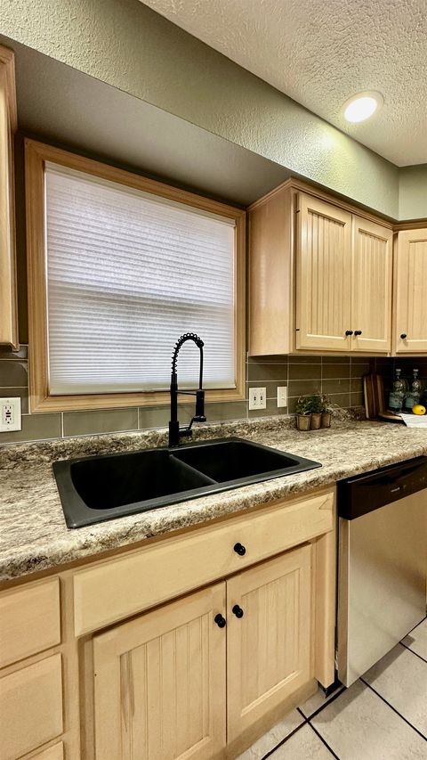 Tiny photo for 1111 E Elm Street, WestFrank, IL 62896 (MLS # 100000372)