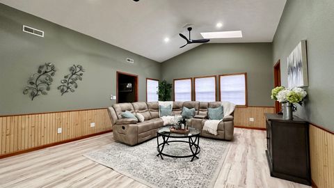 Tiny photo for 1111 E Elm Street, WestFrank, IL 62896 (MLS # 100000372)