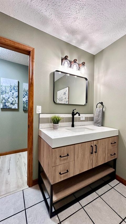 Tiny photo for 1111 E Elm Street, West Frankfort, IL 62896 (MLS # 100000372)