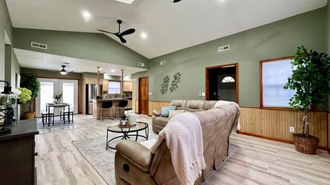 Tiny photo for 1111 E Elm Street, West Frankfort, IL 62896 (MLS # 100000372)