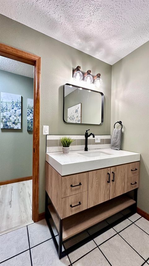 Tiny photo for 1111 E Elm Street, WestFrank, IL 62896 (MLS # 100000372)