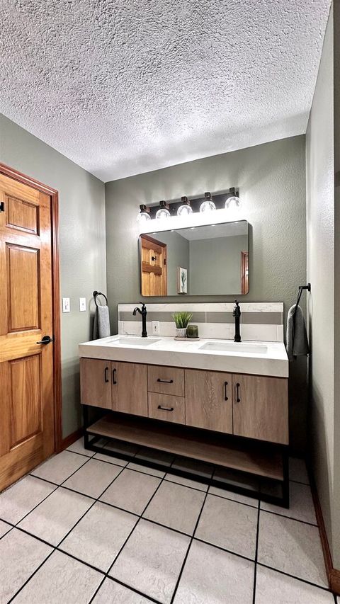 Tiny photo for 1111 E Elm Street, West Frankfort, IL 62896 (MLS # 100000372)