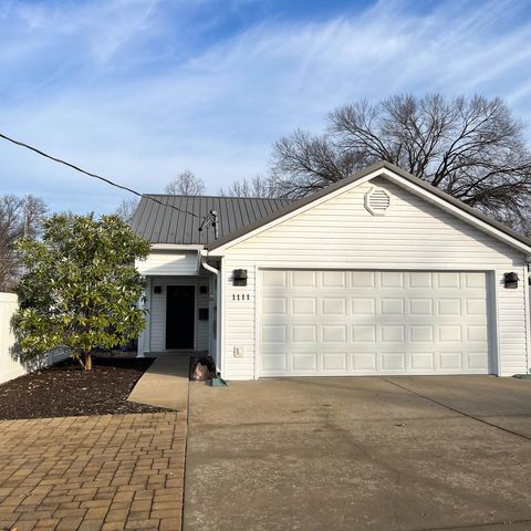 Tiny photo for 1111 E Elm Street, WestFrank, IL 62896 (MLS # 100000372)