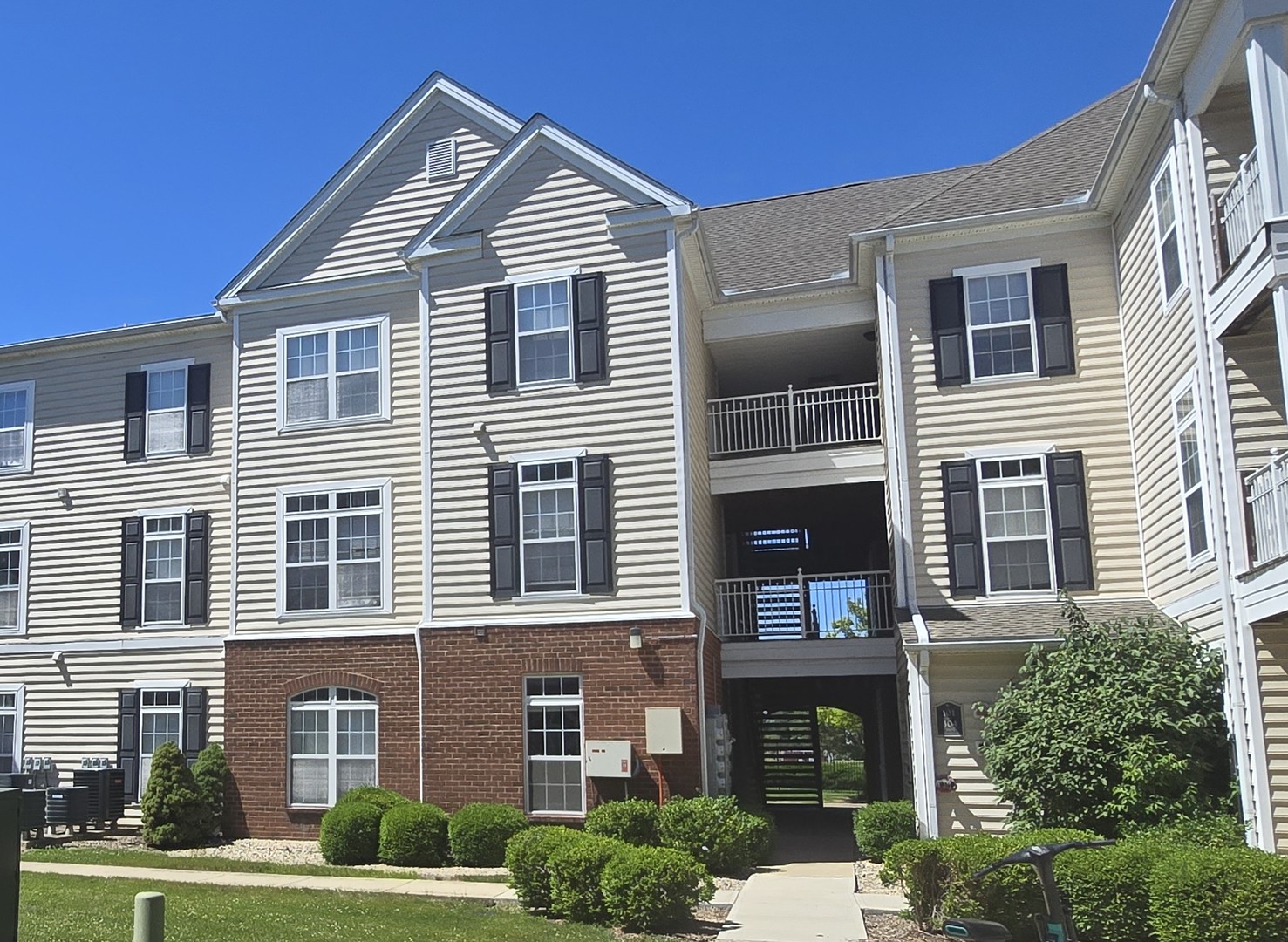 View Urbana, IL 61801 condo