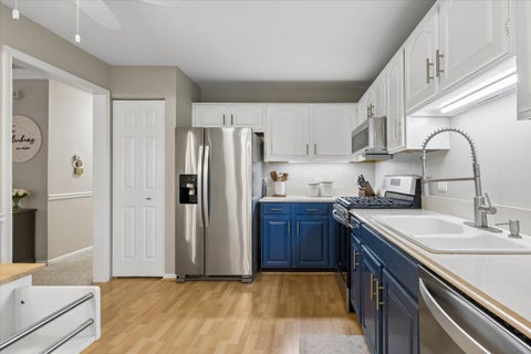 Tiny photo for 708 Burr Oak Lane #B, Prospect Heights, IL 60070 (MLS # 12776835)