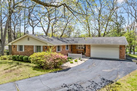 Photo of 1111 Edgewood Circle, Rockford, IL 61108 (MLS # 12633448)