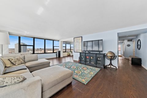 Tiny photo for 5801 N Sheridan Road #14A, Chicago, IL 60660 (MLS # 12609036)