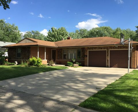 A home in Elk Grove Village