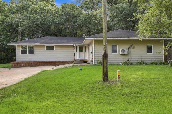 1572 WINNETKA ST, DIXON, IL 61021 - Image d8de37e657ee9d63226c0715821ccdbd/498450116