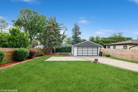 Tiny photo for 1001 Oakton Street, Park Ridge, IL 60068 (MLS # 12564868)