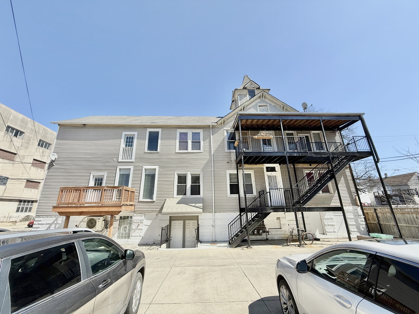 2947 W Cortland Street