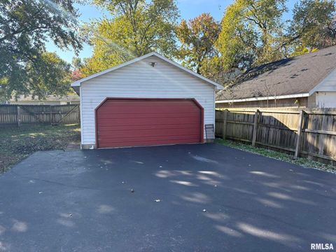 Tiny photo for 812 W Lindell Street, West Frankfort, IL 62896 (MLS # EB460328)