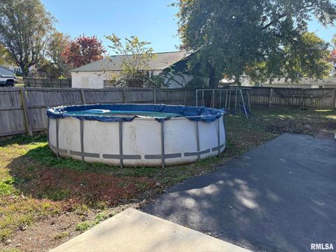 Tiny photo for 812 W Lindell Street, West Frankfort, IL 62896 (MLS # EB460328)