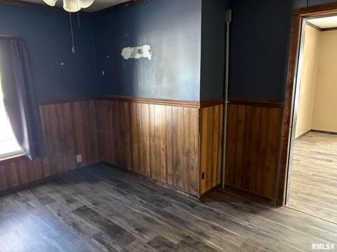 Tiny photo for 812 W Lindell Street, West Frankfort, IL 62896 (MLS # EB460328)