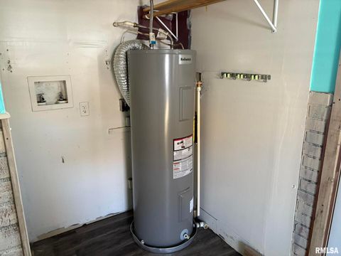 Tiny photo for 812 W Lindell Street, West Frankfort, IL 62896 (MLS # EB460328)