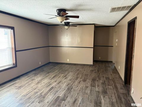 Tiny photo for 812 W Lindell Street, West Frankfort, IL 62896 (MLS # EB460328)