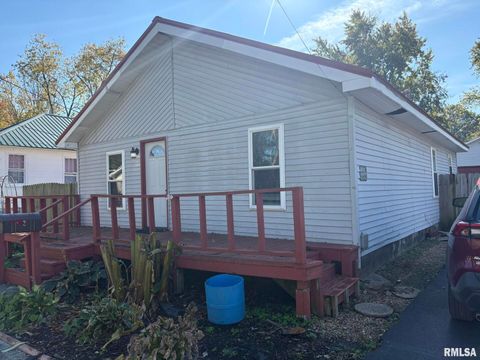 Tiny photo for 812 W Lindell Street, West Frankfort, IL 62896 (MLS # EB460328)