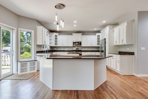 Tiny photo for 573 W Babcock Avenue, Elmhurst, IL 60126 (MLS # 12463985)