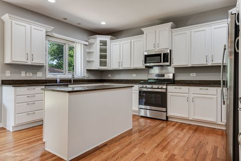Tiny photo for 573 W Babcock Avenue, Elmhurst, IL 60126 (MLS # 12463985)