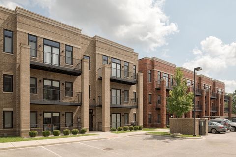 8465 GRAND Avenue 102 River Grove IL 60171