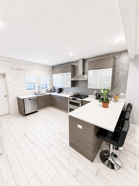 Tiny photo for 1506 E Marquette Road, Chicago, IL 60637 (MLS # 12696617)