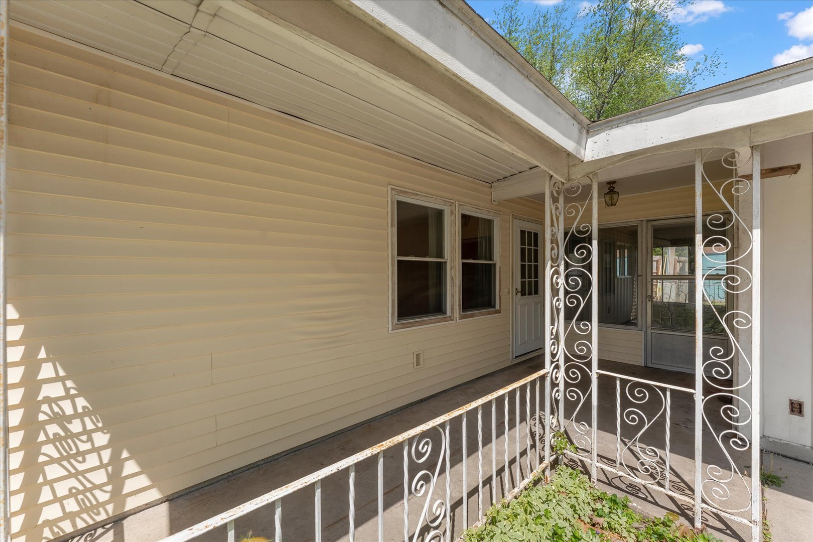 2412 Lawndale Drive