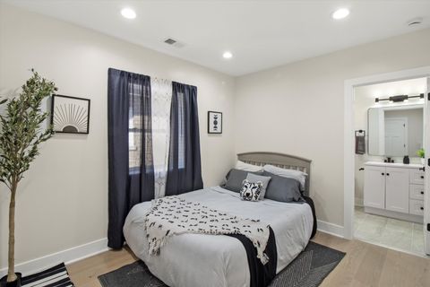 Tiny photo for 6144 N Maplewood Avenue, Chicago, IL 60659 (MLS # 12505445)