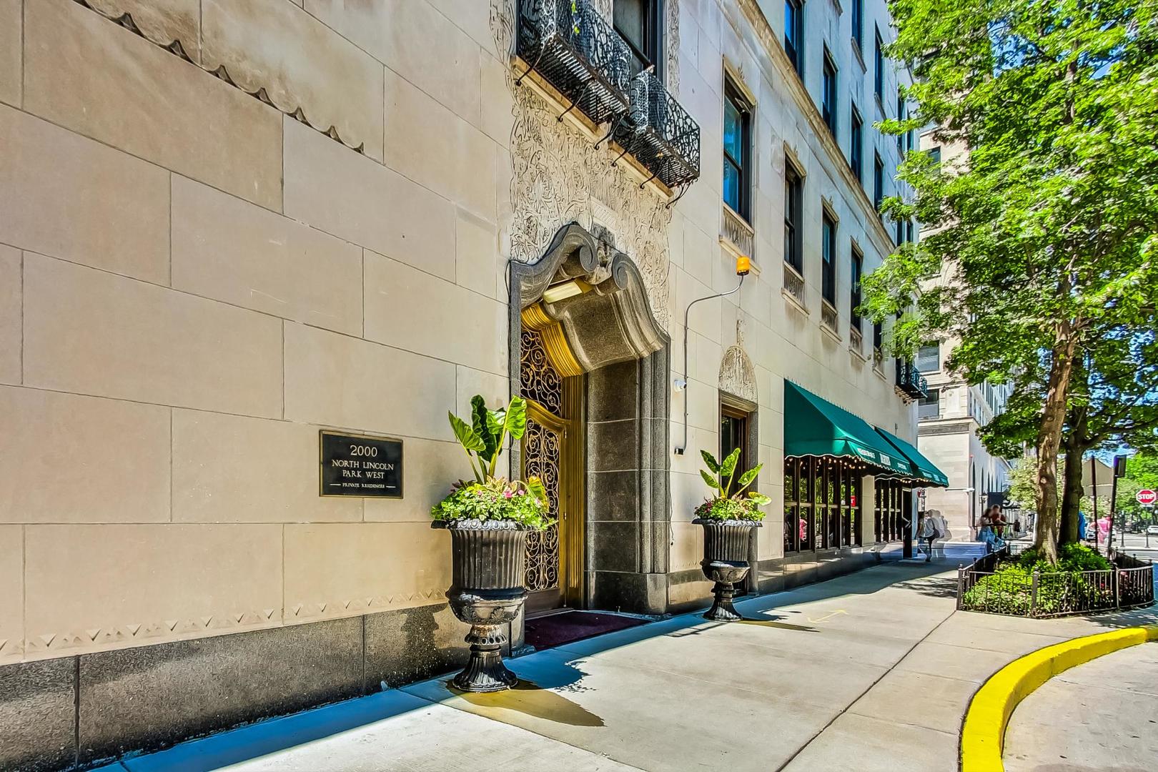 2000 N Lincoln Park West Avenue 1404