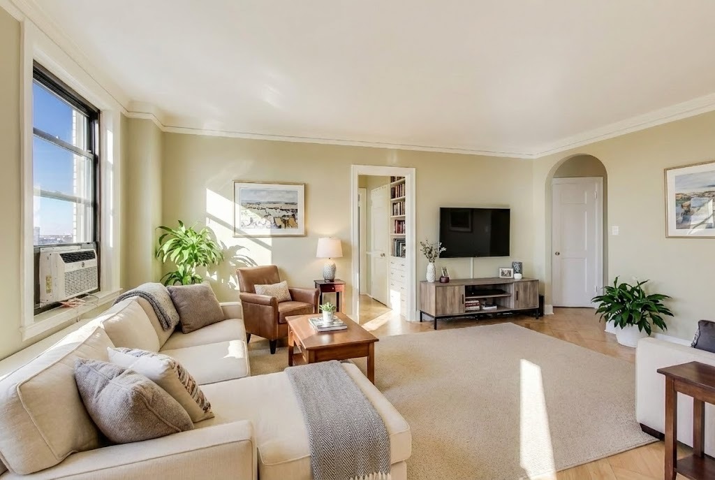 2000 N Lincoln Park West Avenue 1404