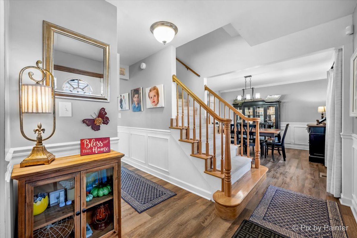 6N530 Crestwood Drive