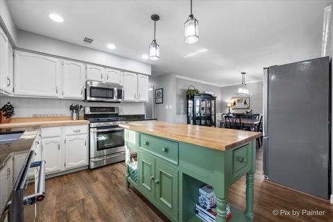 Tiny photo for 6N530 Crestwood Drive, St. Charles, IL 60175 (MLS # 12575864)