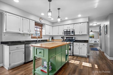 Tiny photo for 6N530 Crestwood Drive, St. Charles, IL 60175 (MLS # 12575864)