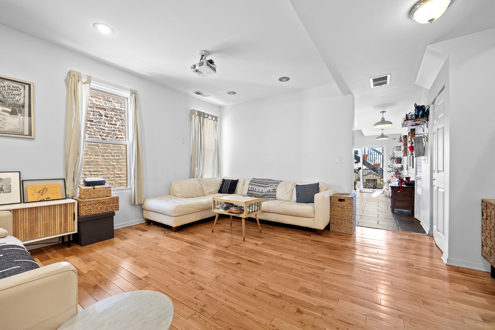 1527 W 18th Place