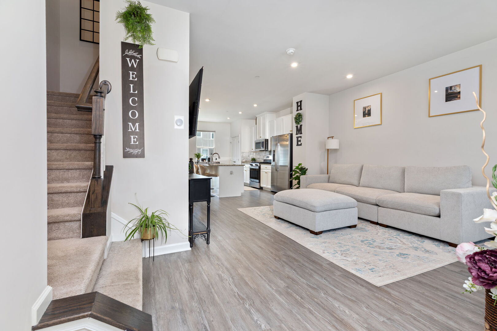 63 Nicholas Drive W