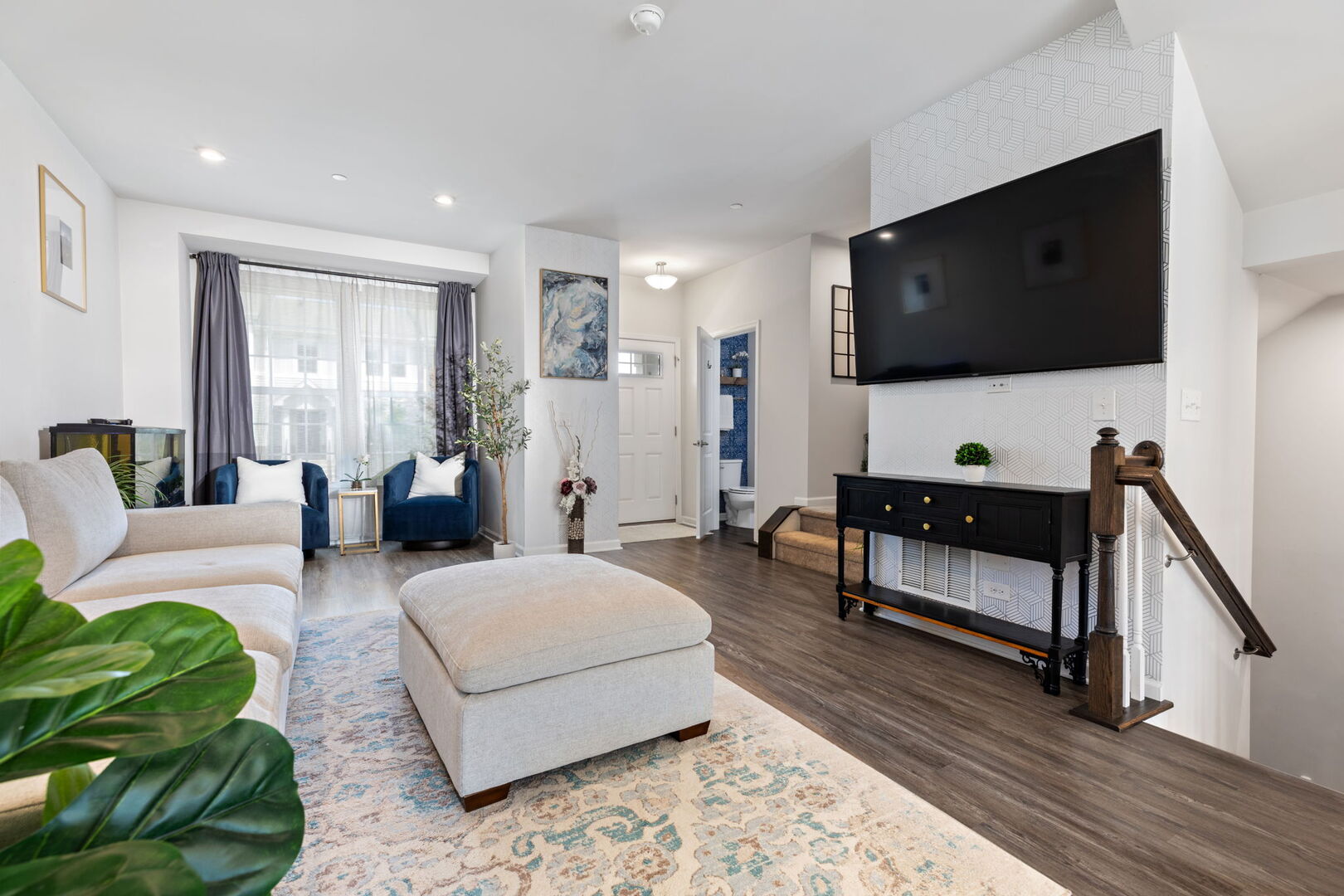 63 Nicholas Drive W