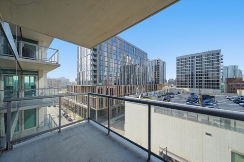 Tiny photo for 123 S Green Street #702B, Chicago, IL 60607 (MLS # 12623870)
