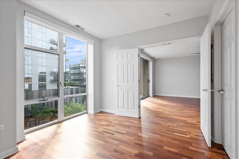 Tiny photo for 1720 Oak Avenue #502, Evanston, IL 60201 (MLS # 12491290)