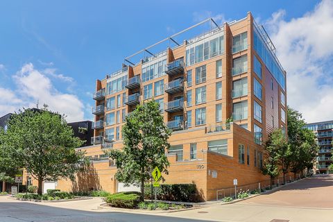 Tiny photo for 1720 Oak Avenue #502, Evanston, IL 60201 (MLS # 12491290)