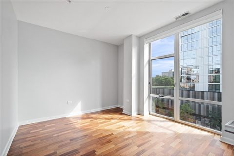 Tiny photo for 1720 Oak Avenue #502, Evanston, IL 60201 (MLS # 12491290)