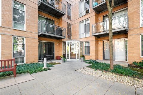Tiny photo for 1720 Oak Avenue #502, Evanston, IL 60201 (MLS # 12491290)